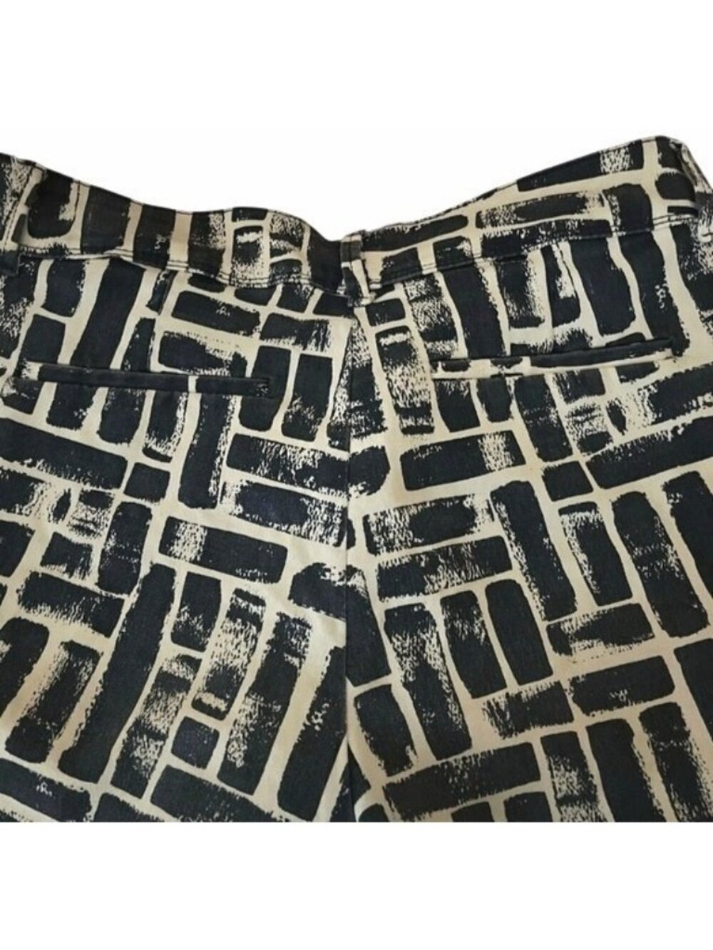 The LIMITED Women's Navy Blue White Geometric Tailored Shorts Pockets Size 10 - Picture 9 of 14